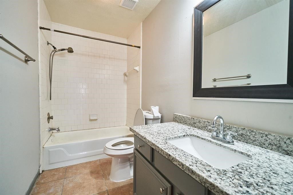 7811 Londres Drive, Houston, TX 77083 7811 Londres Drive, Houston, TX 77083