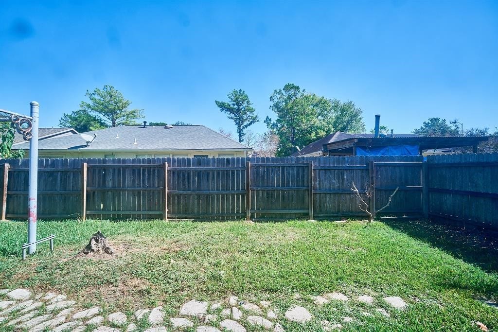 7811 Londres Drive, Houston, TX 77083 7811 Londres Drive, Houston, TX 77083