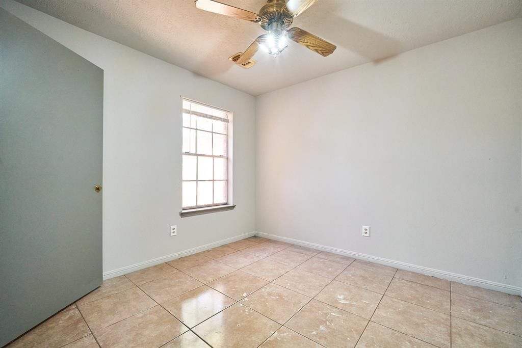 7811 Londres Drive, Houston, TX 77083 7811 Londres Drive, Houston, TX 77083