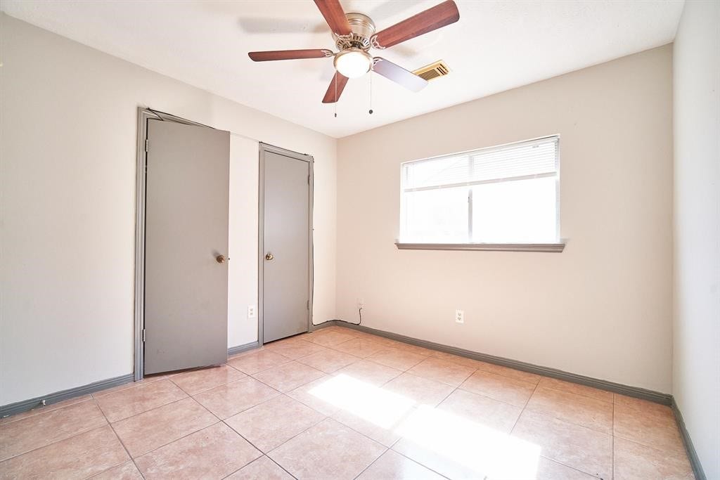 7811 Londres Drive, Houston, TX 77083 7811 Londres Drive, Houston, TX 77083