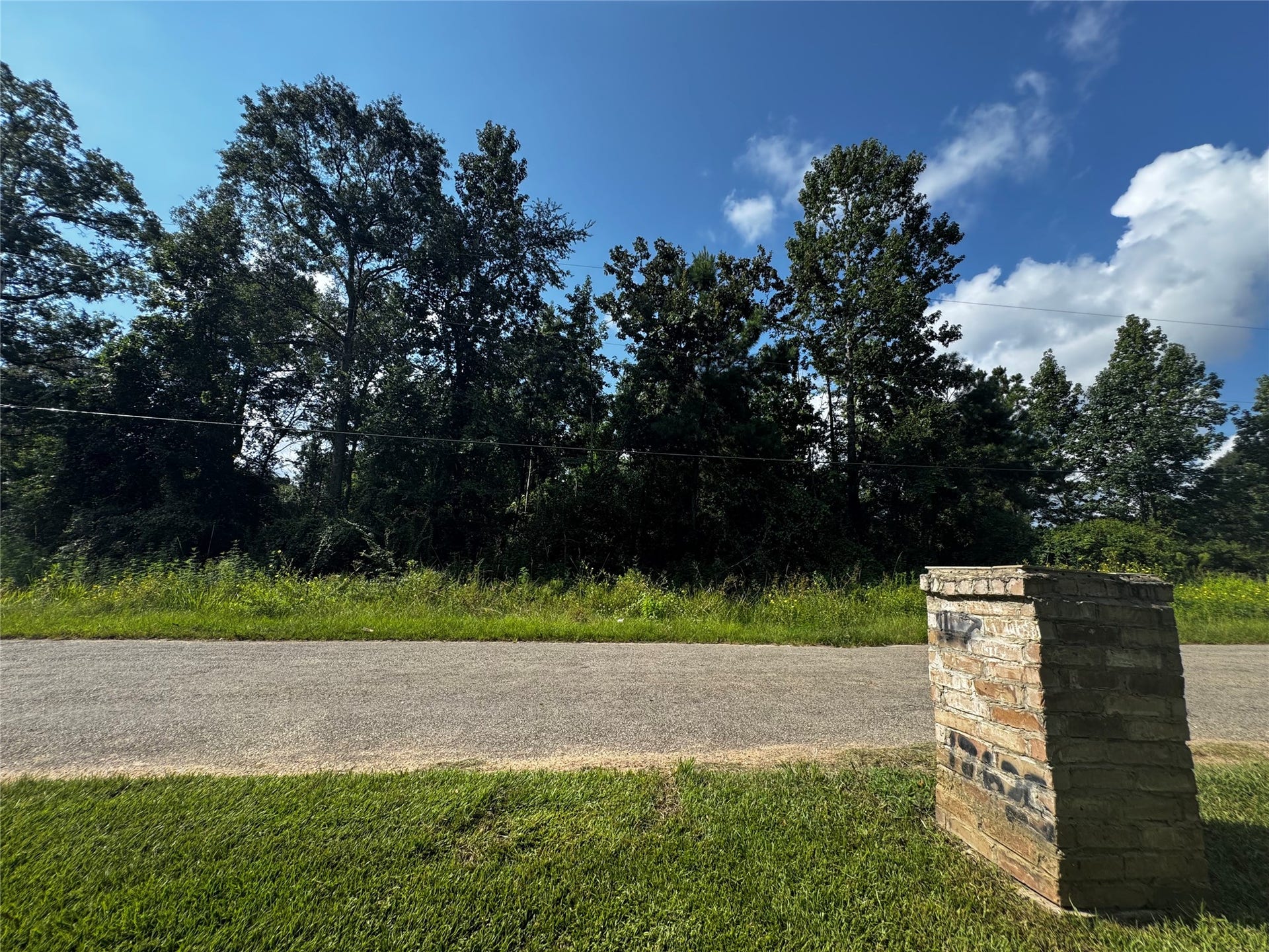 17632 Drowsy Pines, Conroe, TX 77306 lot is in front of this mailbox