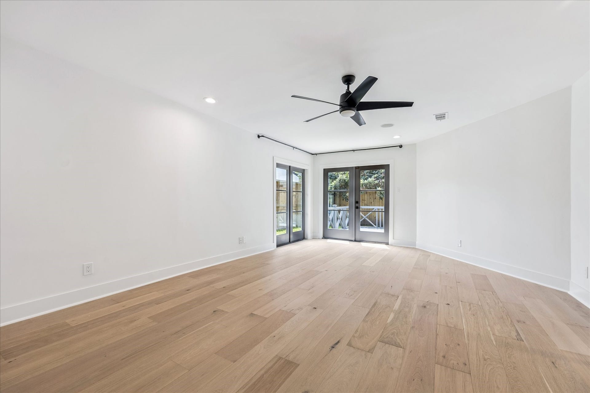 4719 Ivanhoe Street, Houston, TX 77027 4719 Ivanhoe Street, Houston, TX 77027