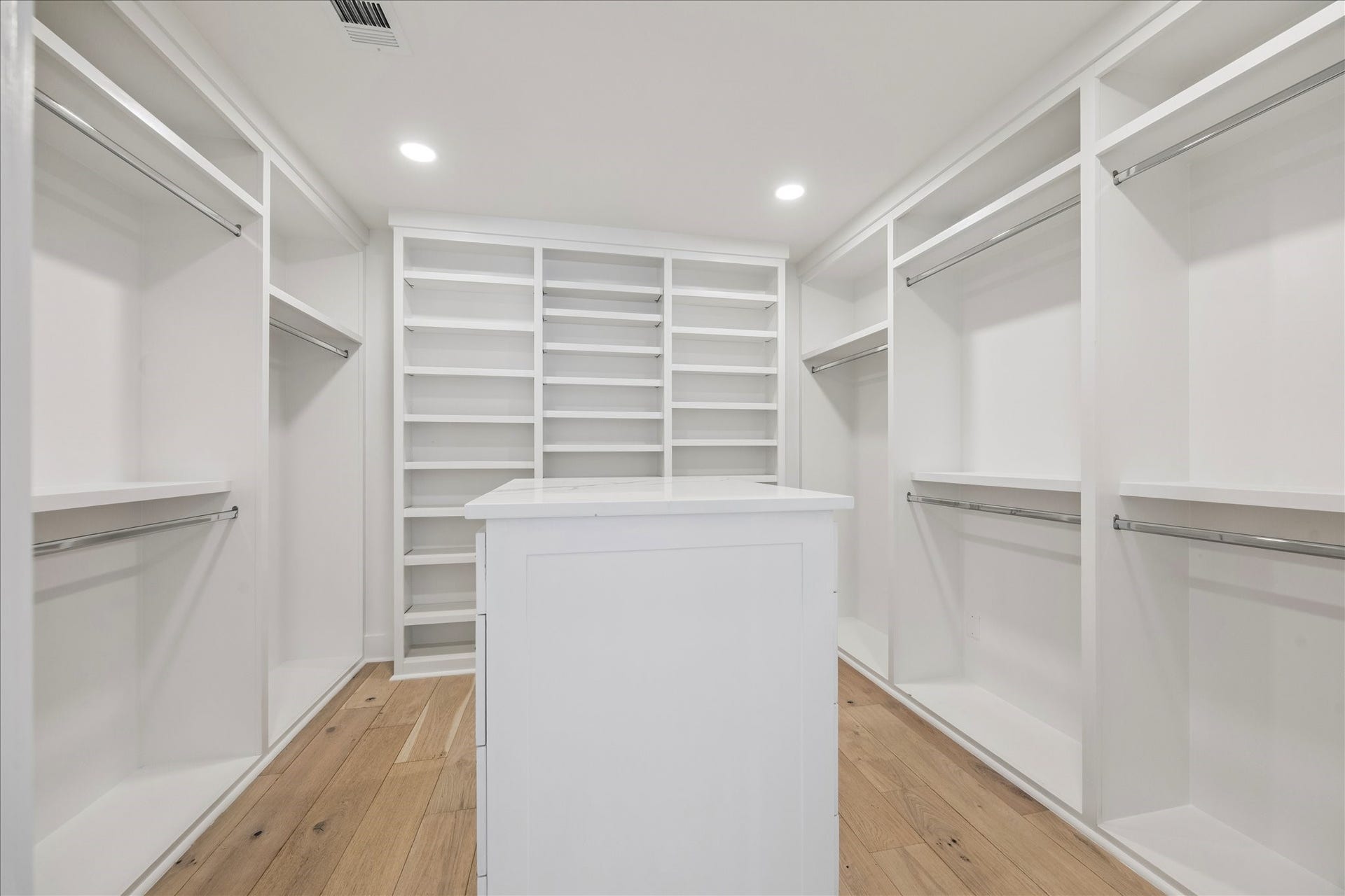 4719 Ivanhoe Street, Houston, TX 77027 4719 Ivanhoe Street, Houston, TX 77027