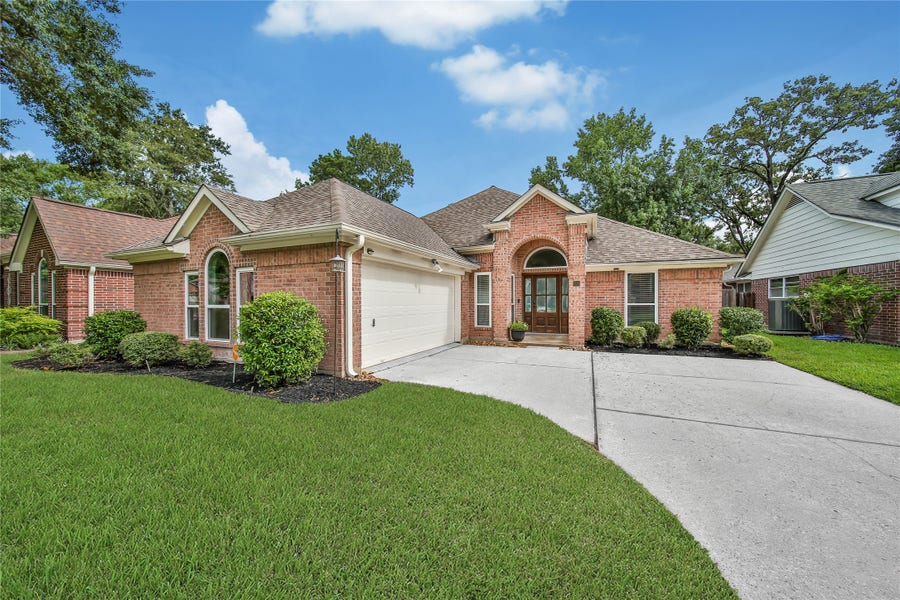 Property photo for 34 Dover Drive, Conroe, TX