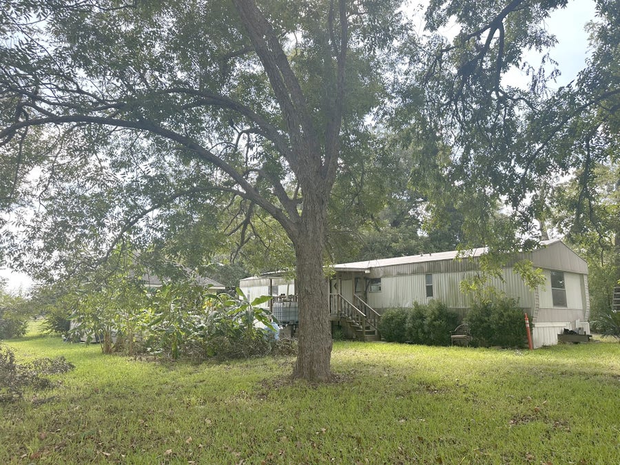 Property photo for 414 Shaw Street, Alvin, TX