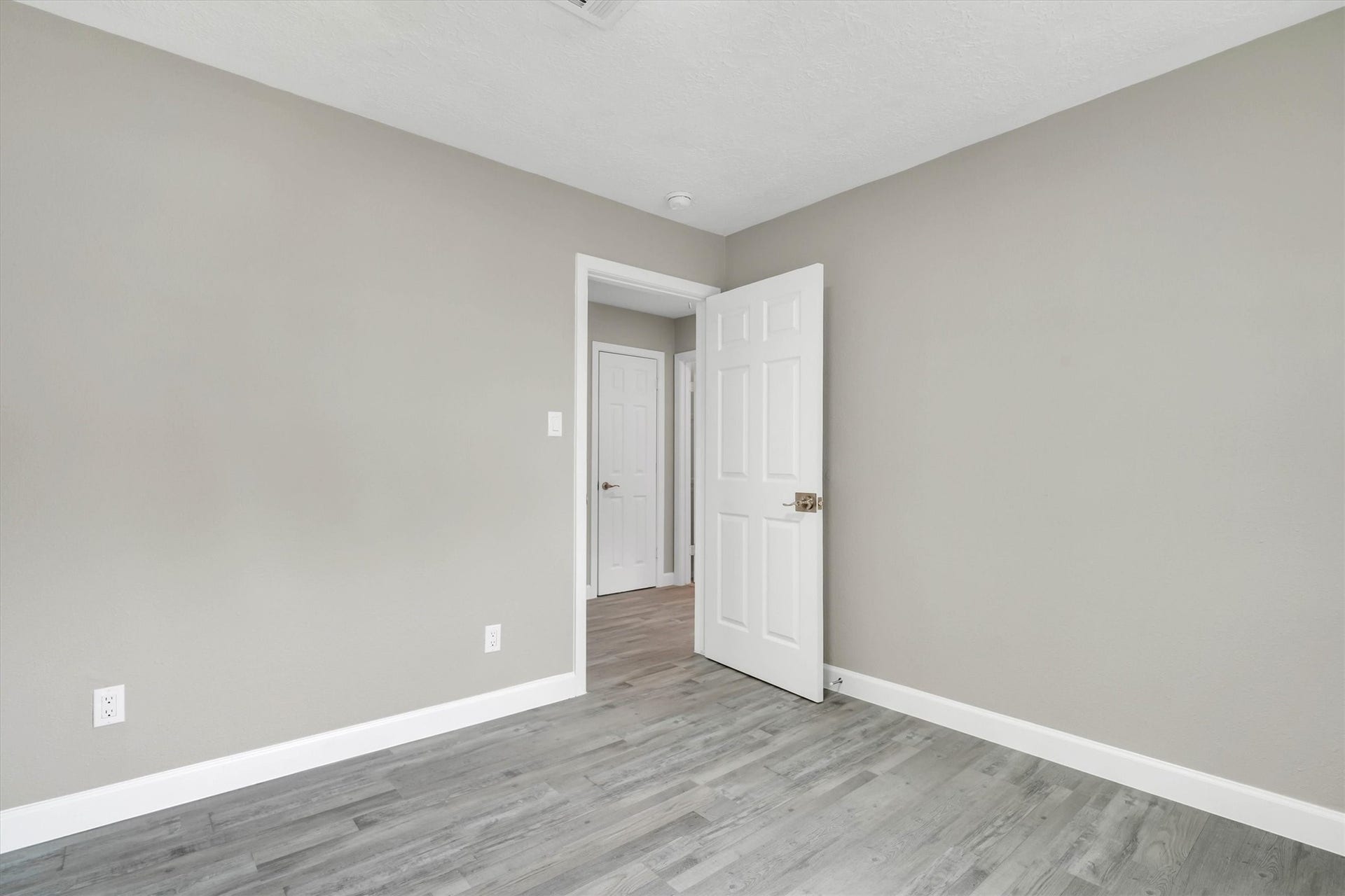 713 Scarborough Lane, Pasadena, TX 77506