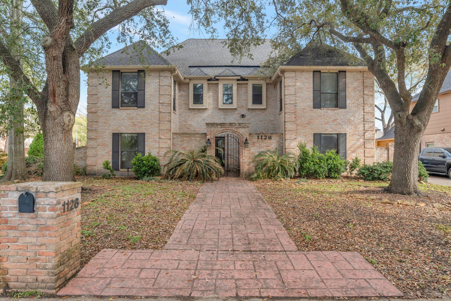 1126 Crossroads Drive, Houston, TX 77079 1126 Crossroads Drive, Houston, TX 77079