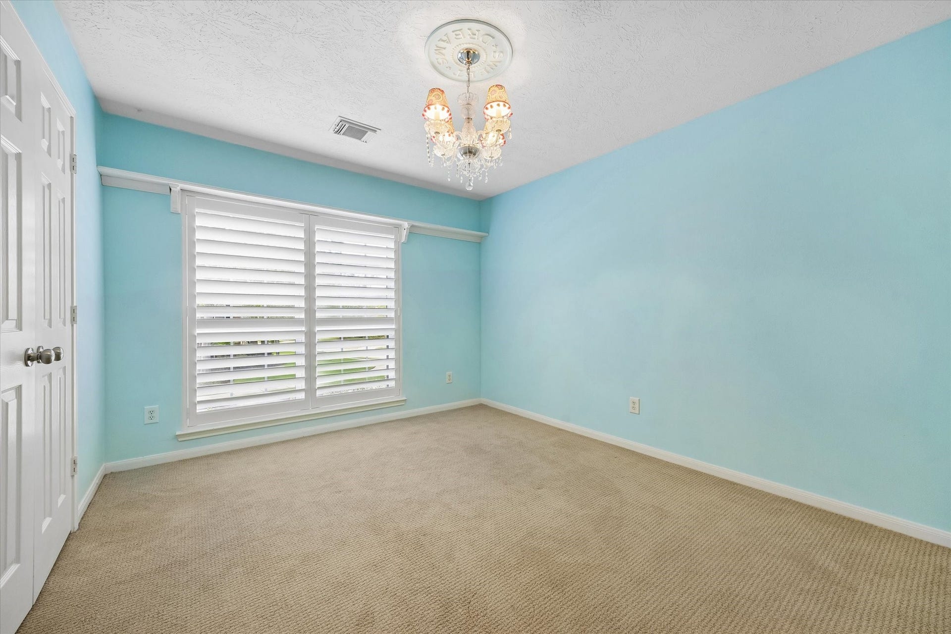 15106 Chestnut Glen Lane, Cypress, TX 77429 Bright, cheerful, and full of possibilities! This generously sized bedroom offers room for sleeping, studying, or relaxing, making it easy to adapt as your needs change.