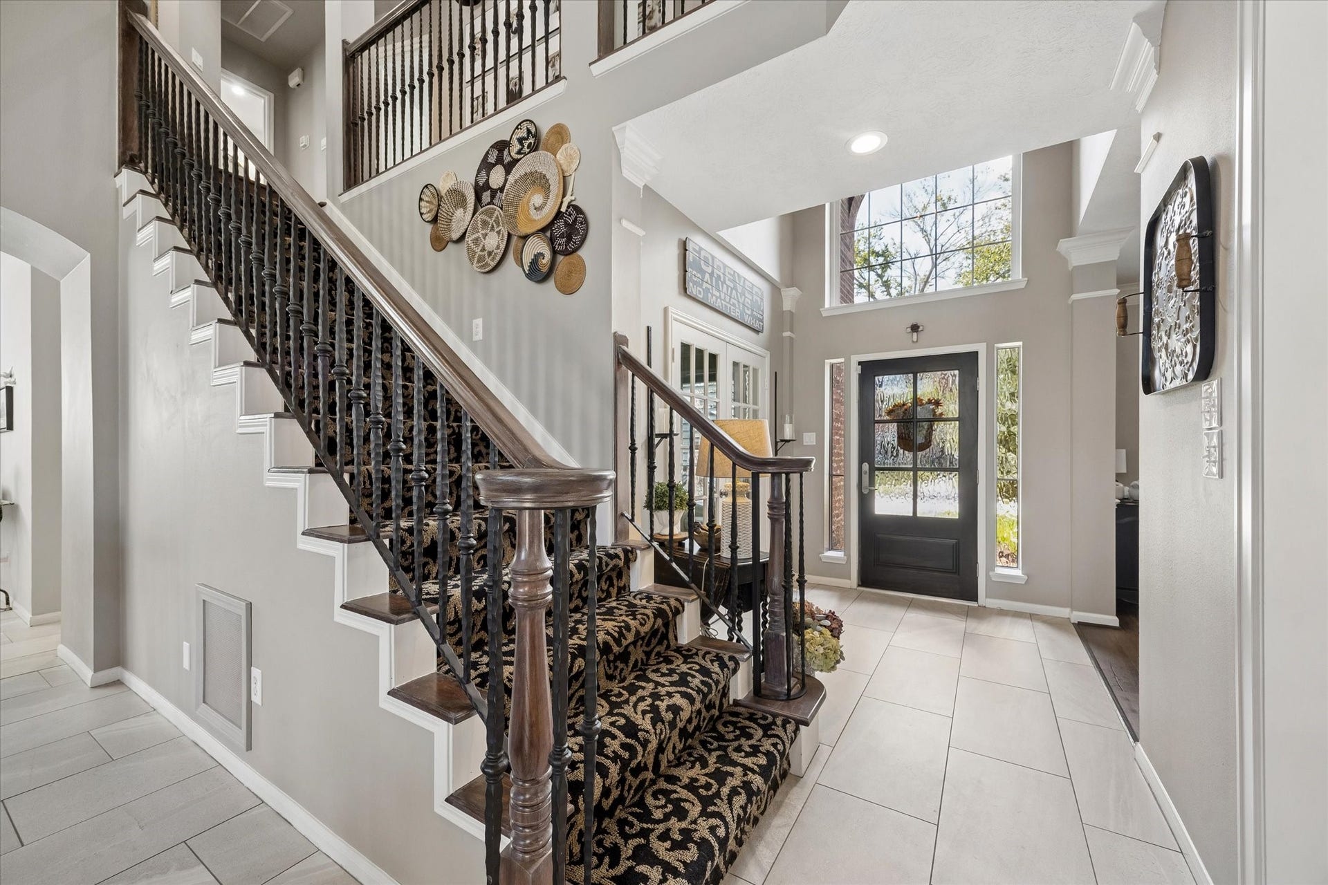 15106 Chestnut Glen Lane, Cypress, TX 77429 The sweeping staircase and open entry create a memorable focal point, bringing together the home's beautiful architectural details and inviting atmosphere.