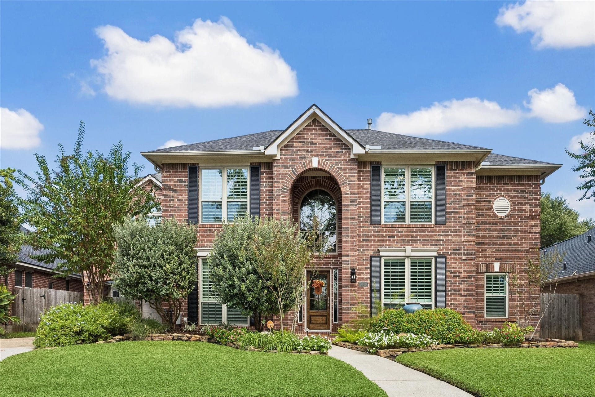15106 Chestnut Glen Lane, Cypress, TX 77429 Beautiful brick architecture, mature landscaping, and a welcoming front entrance offers the kind of curb appeal that feels inviting from the moment you arrive.