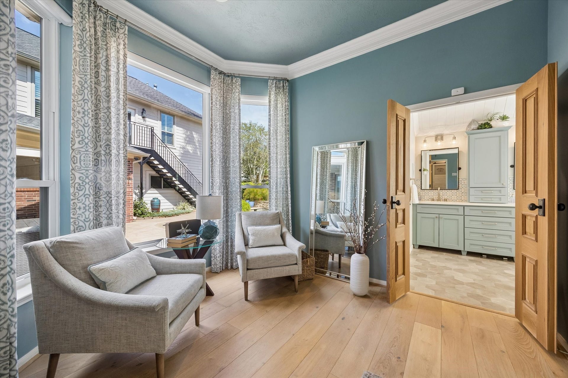 15106 Chestnut Glen Lane, Cypress, TX 77429 A peaceful corner to call your own! Whether enjoying morning coffee, curling up with a favorite book, or simply taking a moment to relax, the primary suite's sitting area offers a welcome retreat from the day's activities.