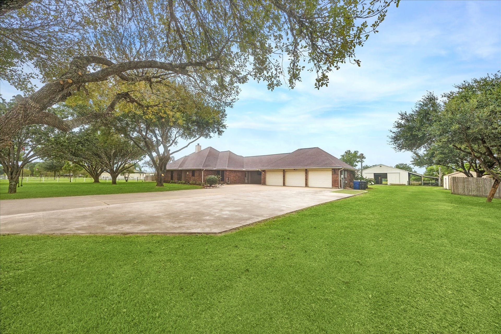 9102 N Humble Camp Road, Dickinson, TX 77539 3-car garage with extra parking.