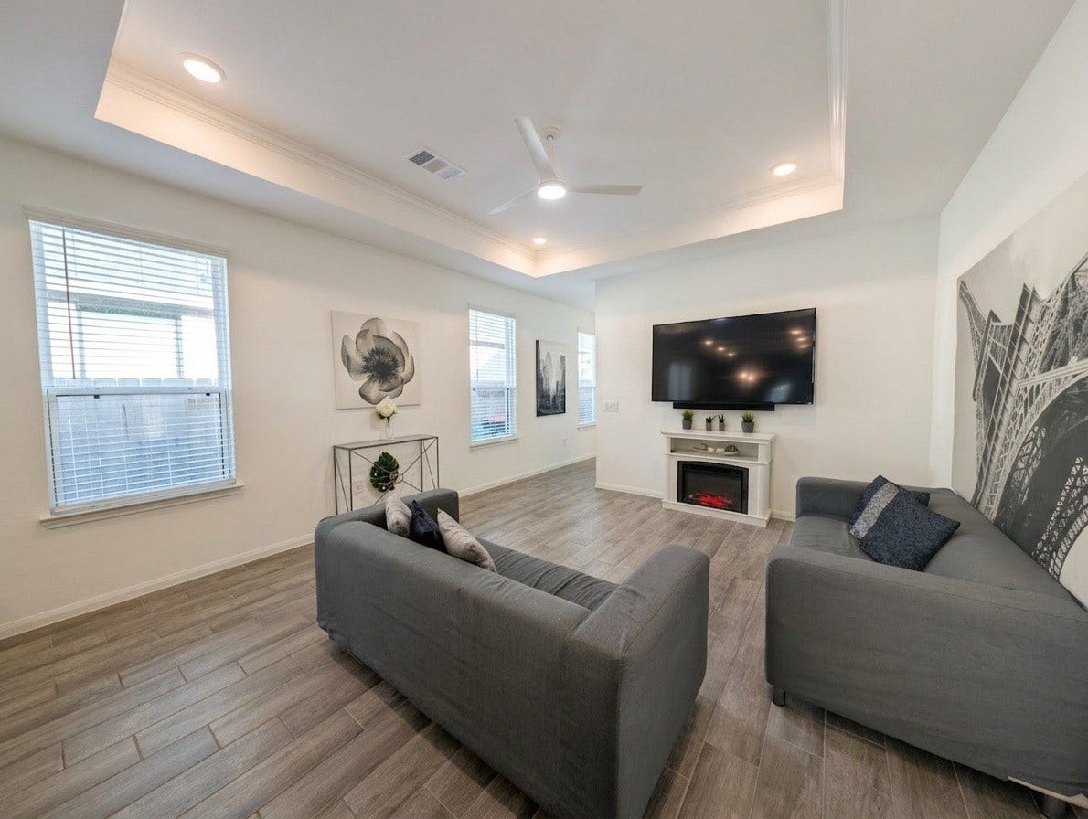 18122 Sonresa Way, Tomball, TX 77377 Generous living and family room area with recessed lighting and comfortable layout options.