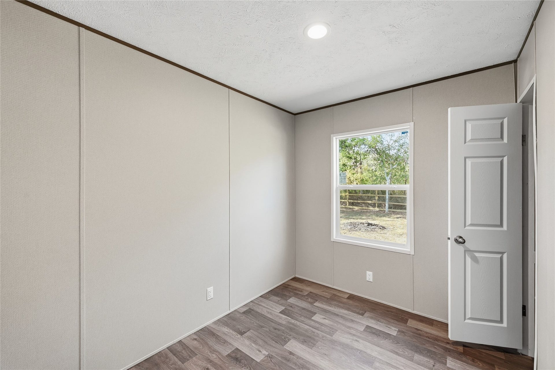 2rd bedroom (image makes the bedroom appear smaller than real size)