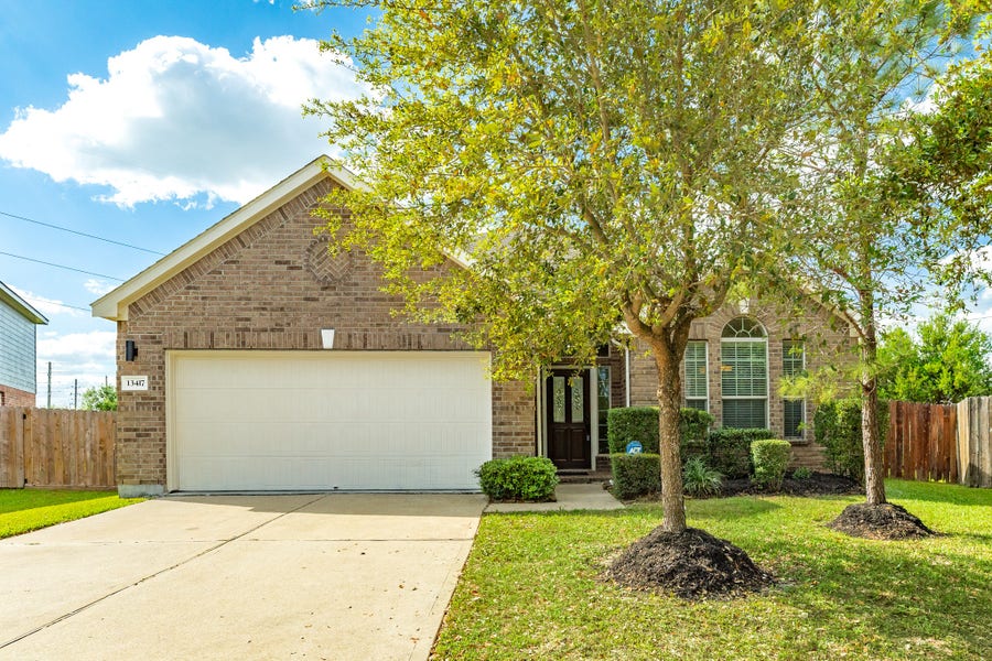 Property photo for 13417 Star Creek Lane, Rosharon, TX