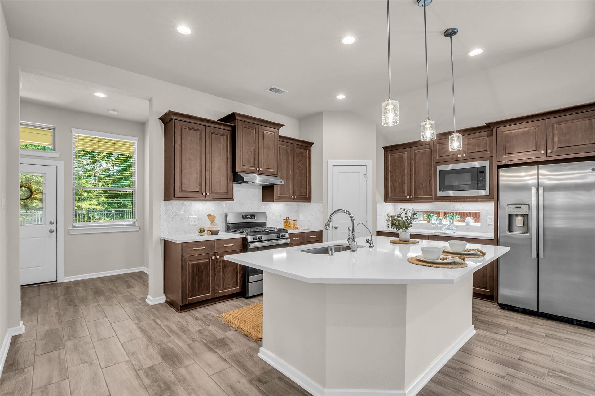 11935 Radura Road, Humble, TX 77346 Large center island with breakfast bar seating,ideal for casual dining and gathering
