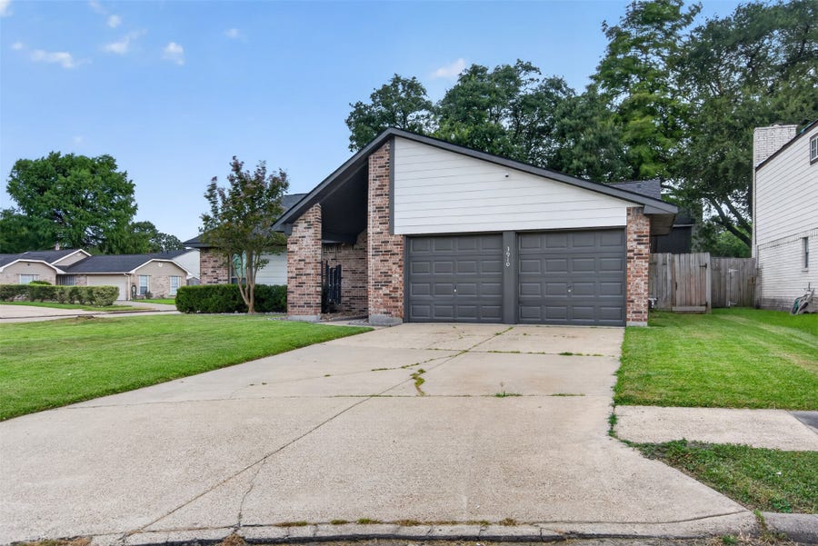 Property photo for 3910 Ivy Green Drive, Houston, TX