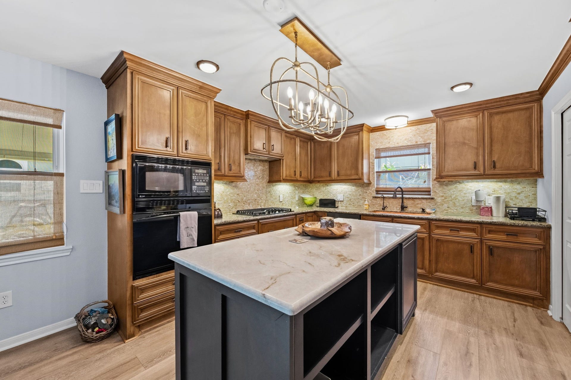 5711 Cerritos Drive, Houston, TX 77035 5711 Cerritos Drive, Houston, TX 77035