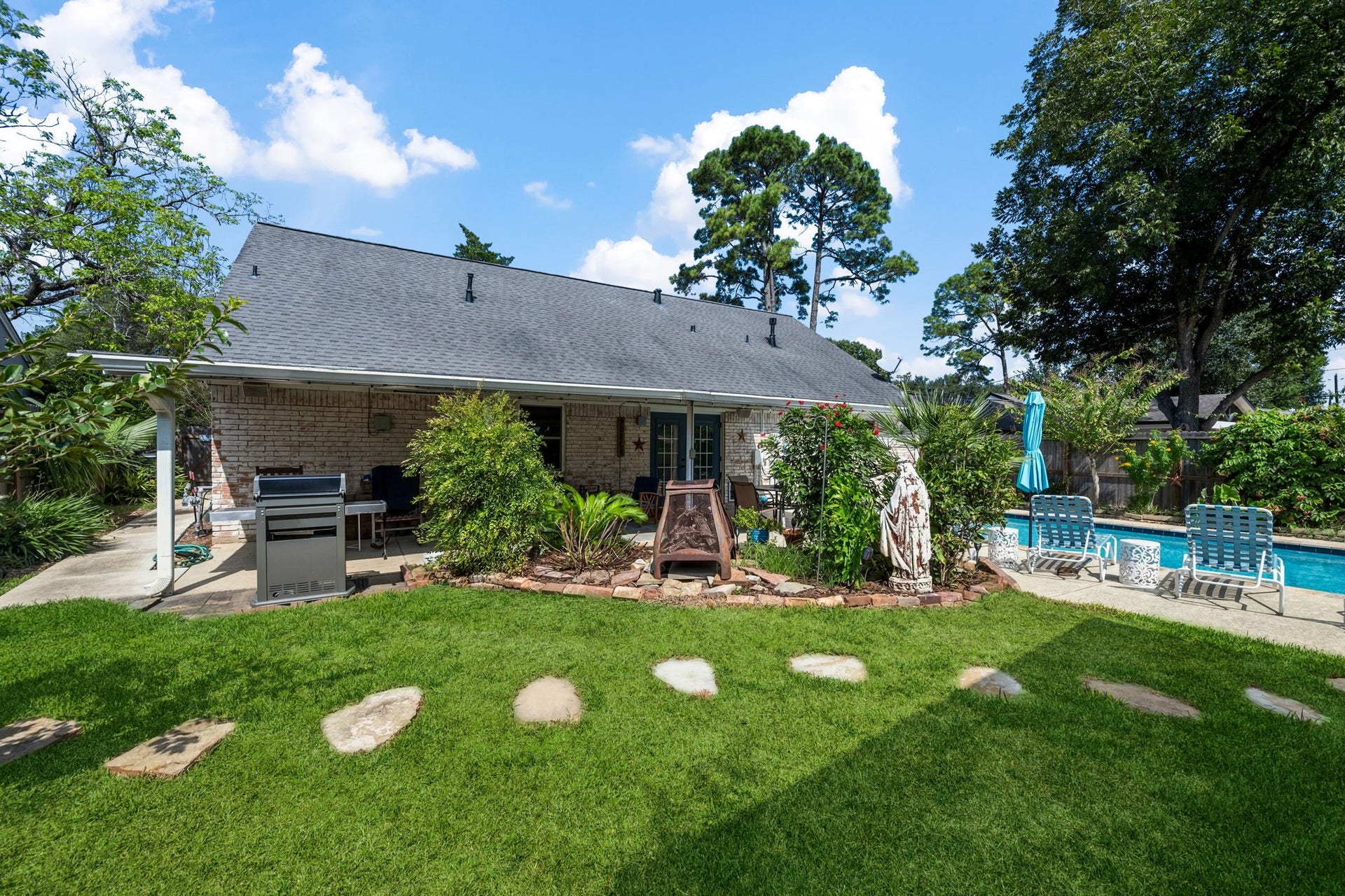 5711 Cerritos Drive, Houston, TX 77035 5711 Cerritos Drive, Houston, TX 77035