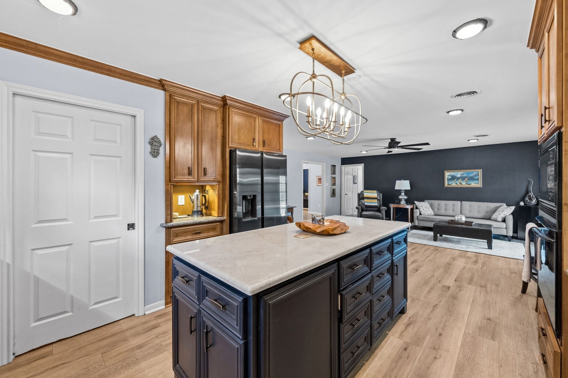 5711 Cerritos Drive, Houston, TX 77035 5711 Cerritos Drive, Houston, TX 77035