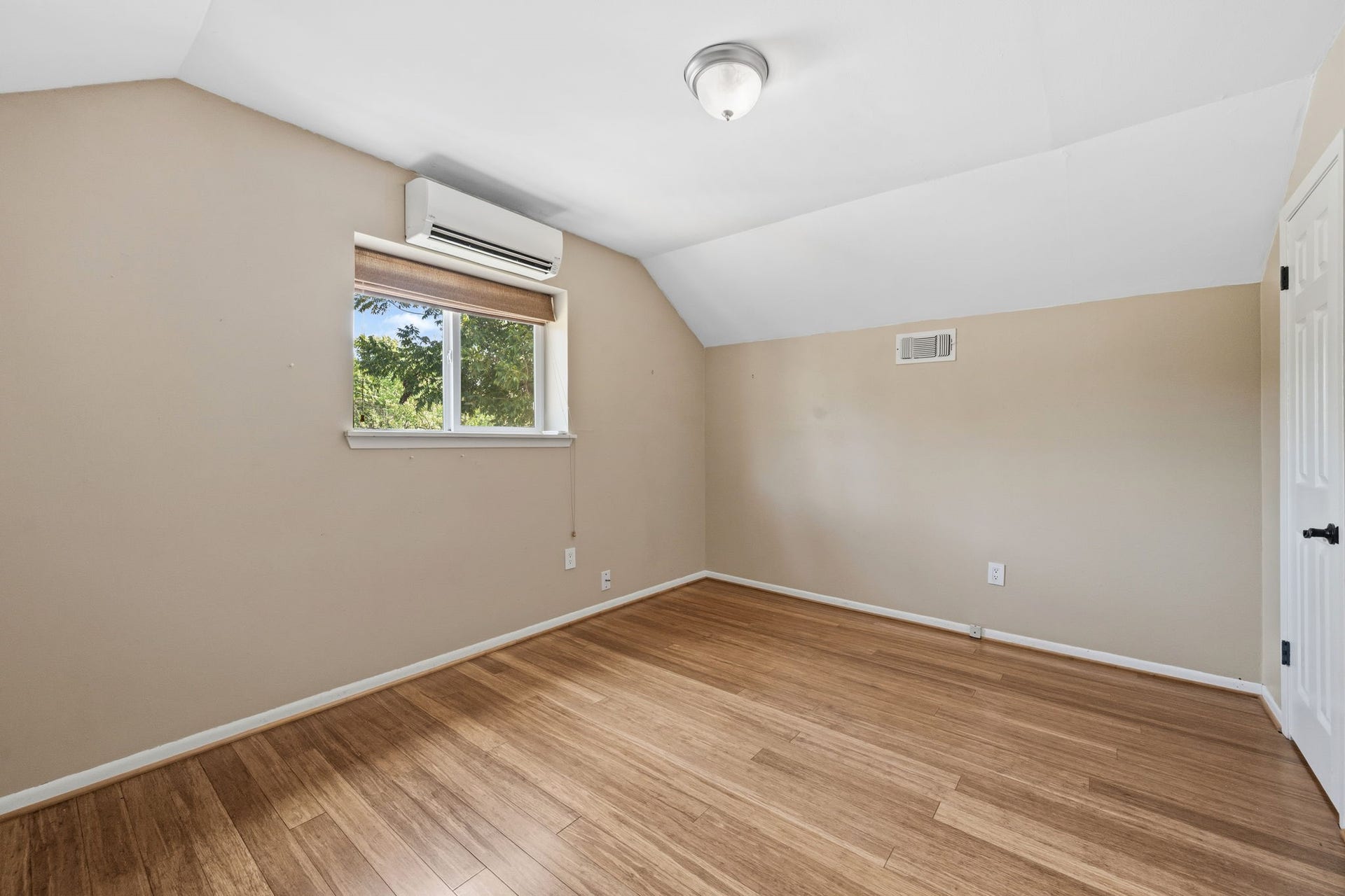 5711 Cerritos Drive, Houston, TX 77035 5711 Cerritos Drive, Houston, TX 77035