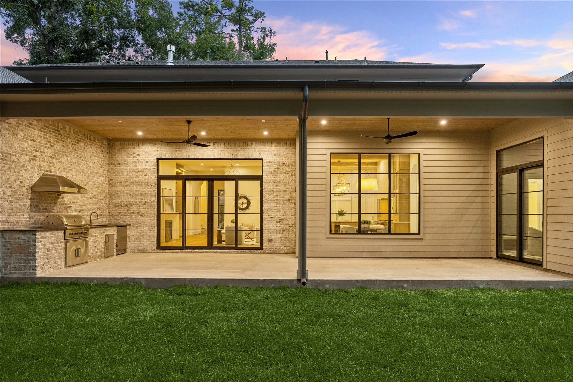 7719 Bryonwood Drive, Houston, TX 77055 A fenced backyard with generous green space, ready to make your own.