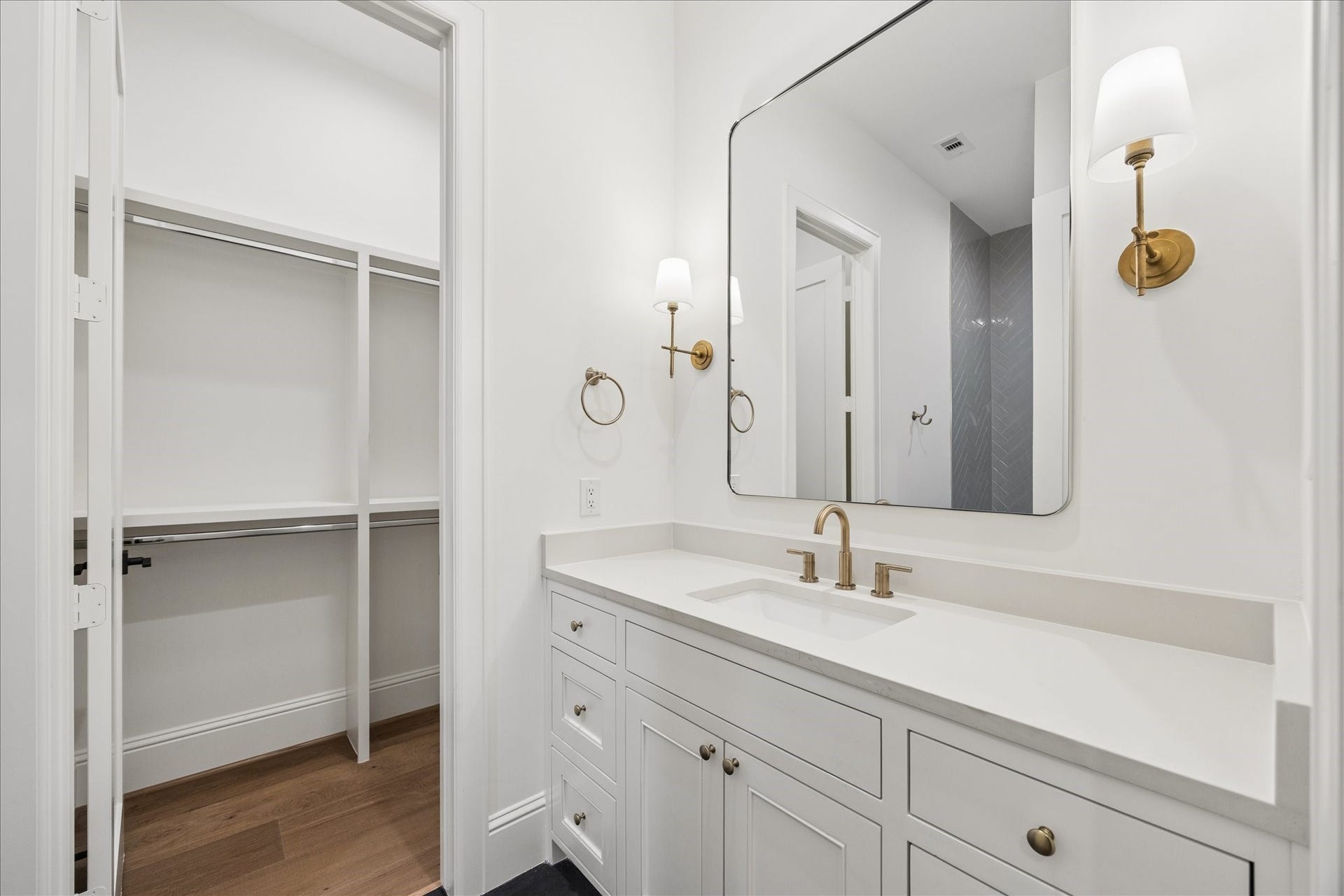 7719 Bryonwood Drive, Houston, TX 77055 This bath connects to a spacious walk-in closet.