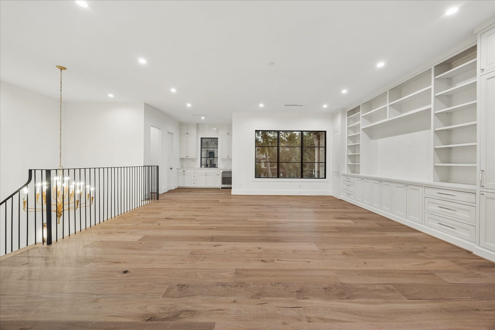 7719 Bryonwood Drive, Houston, TX 77055 The 22x18 game room offers an open layout with views of the staircase.