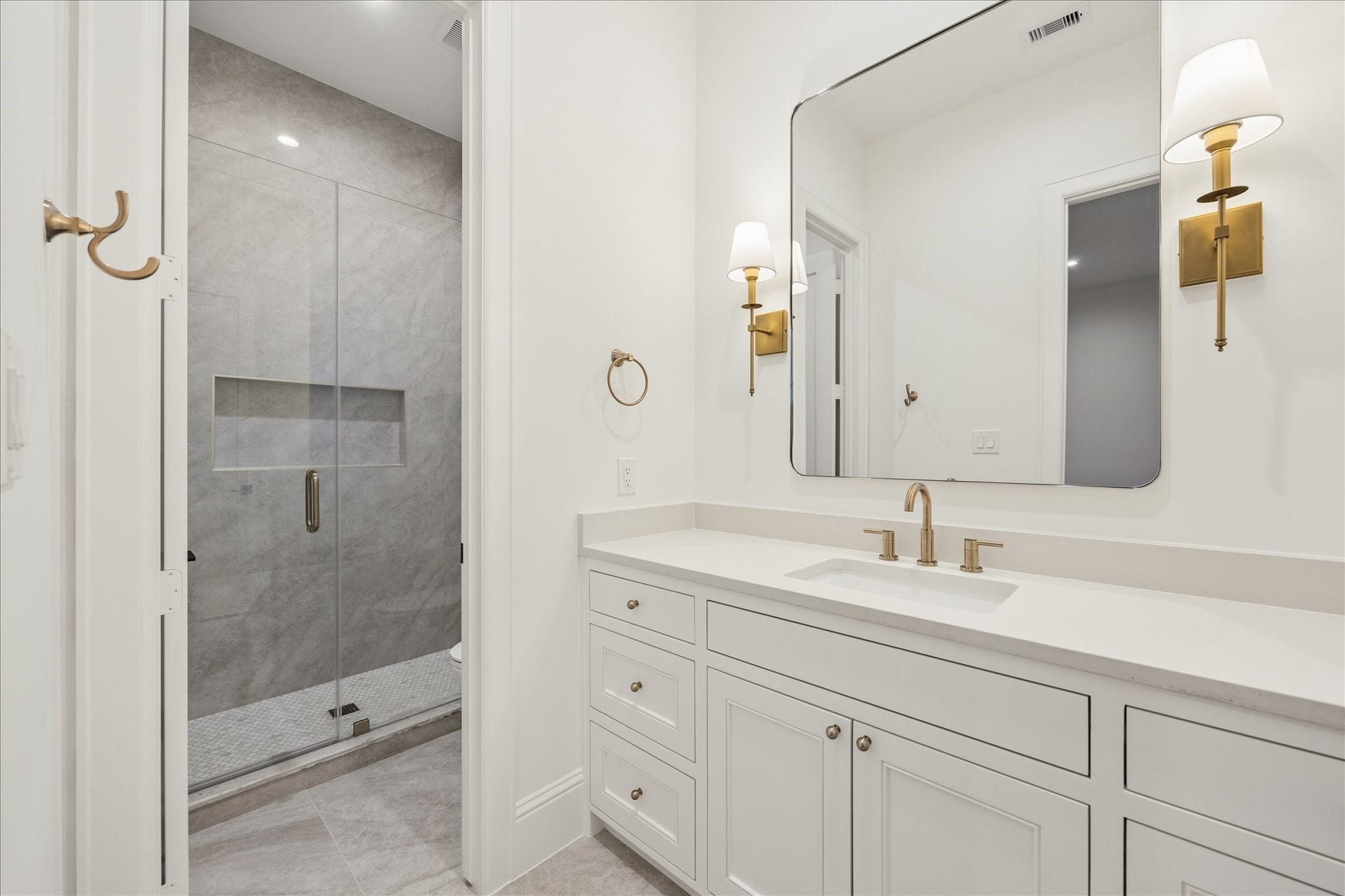 7719 Bryonwood Drive, Houston, TX 77055 A frameless glass shower with a built-in niche completes this en-suite bath.