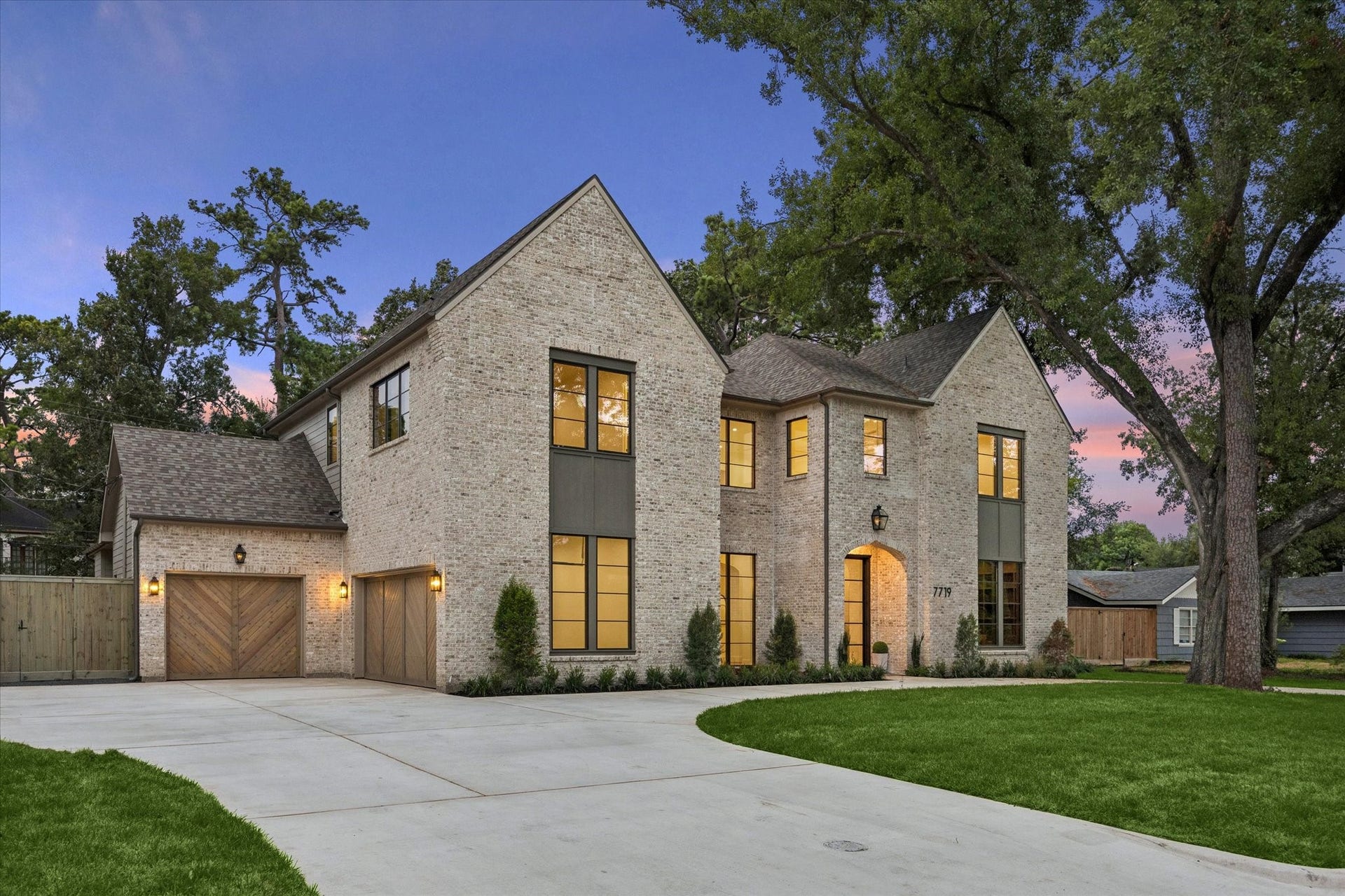 7719 Bryonwood Drive, Houston, TX 77055 Welcome to 7719 Bryonwood Drive, a new-construction estate by Hausse Homes in sought-after Brykerwoods.