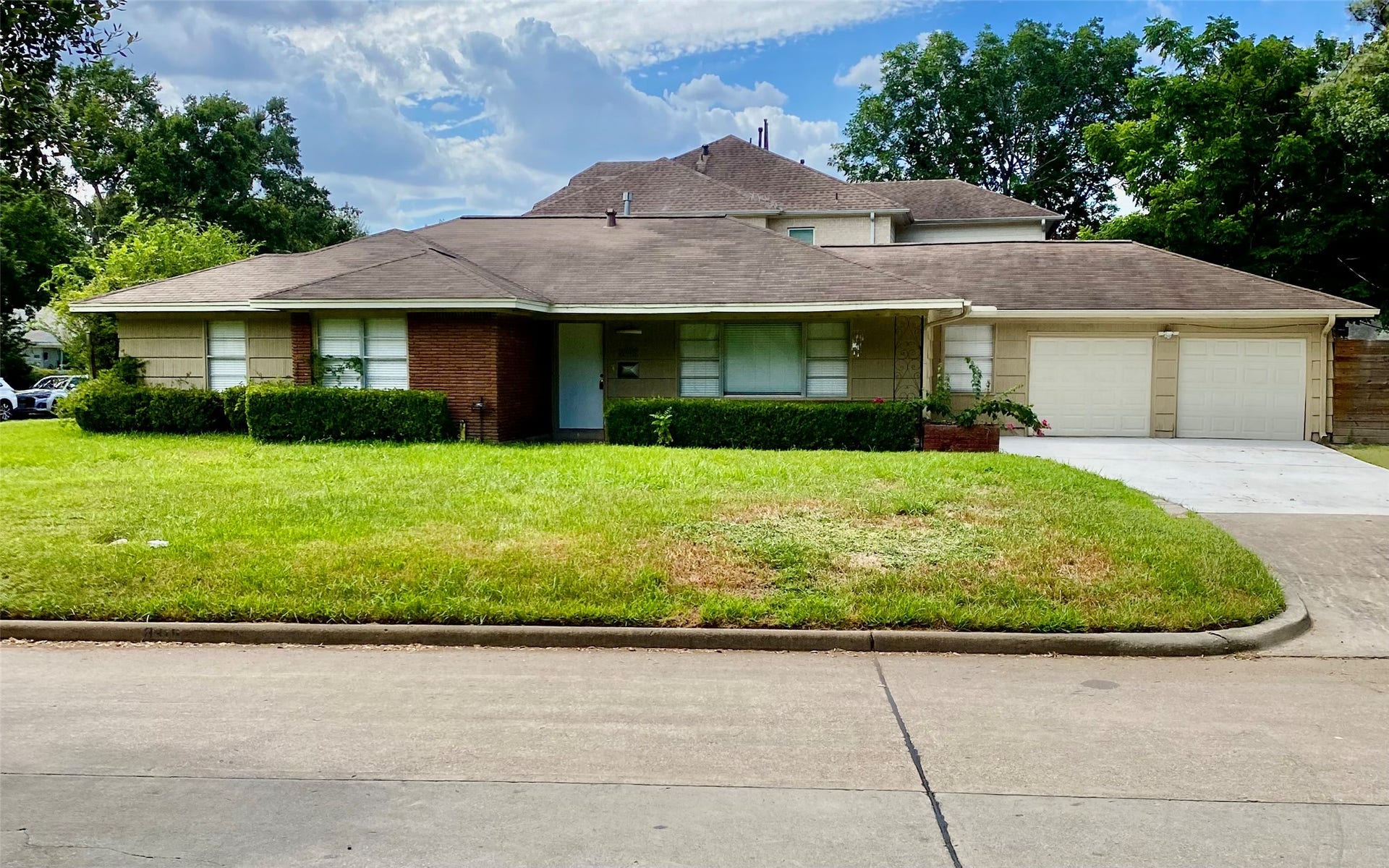 8318 Greenbush Street, Houston, TX 77025 Front of House