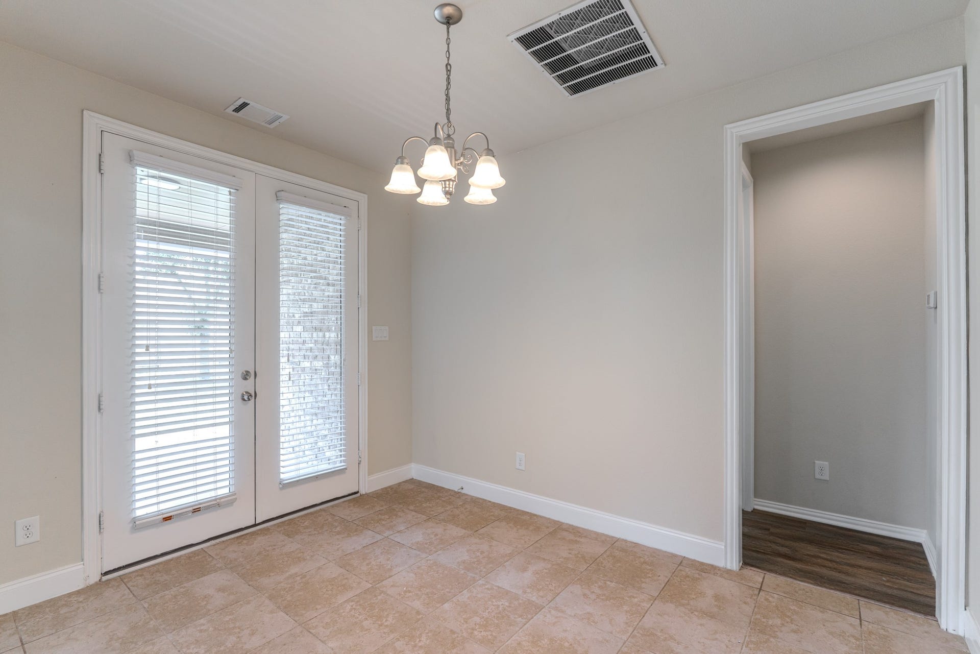 8118 Little Scarlet Street, Conroe, TX 77385 breakfast area