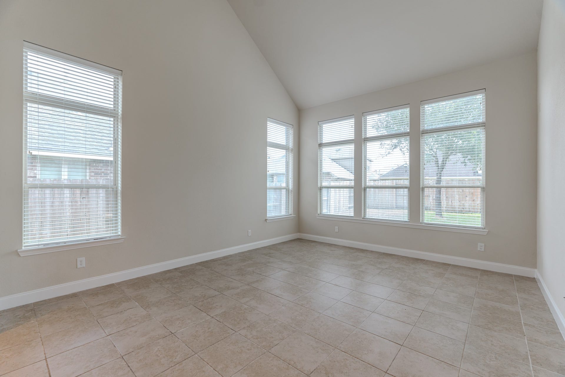 8118 Little Scarlet Street, Conroe, TX 77385 Living room