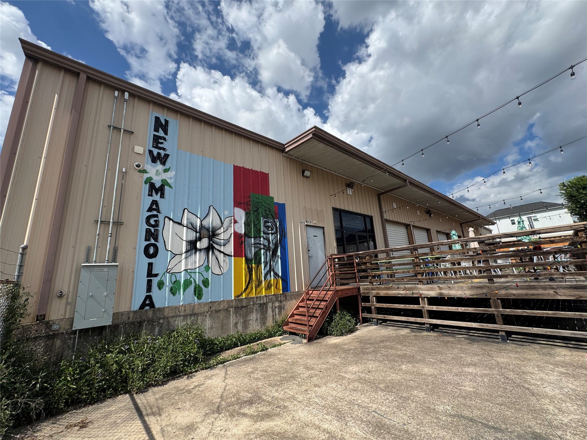 1712 Bevis Street, Houston, TX 77008 New Magnolia Brewing Co., a neighborhood craft brewery and taproom located just down the street, offers another nearby spot to gather, relax, and enjoy the Greater Heights lifestyle.
