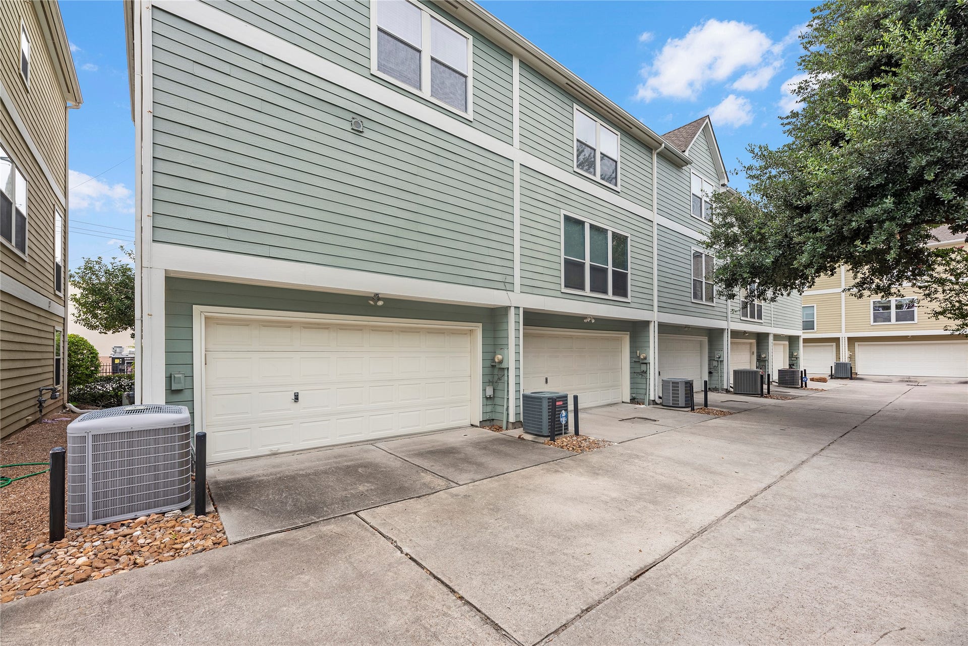 1712 Bevis Street, Houston, TX 77008 The light exterior color and crisp white trim give this three-story townhome a charming, inviting look. An attached two-car garage and private driveway provide convenient parking, with a dog-friendly green space nearby for four-legged residents to enjoy.