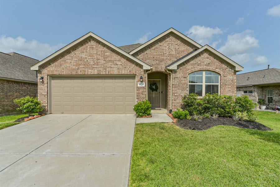 Property photo for 4124 E Bayou Maison, Dickinson, TX