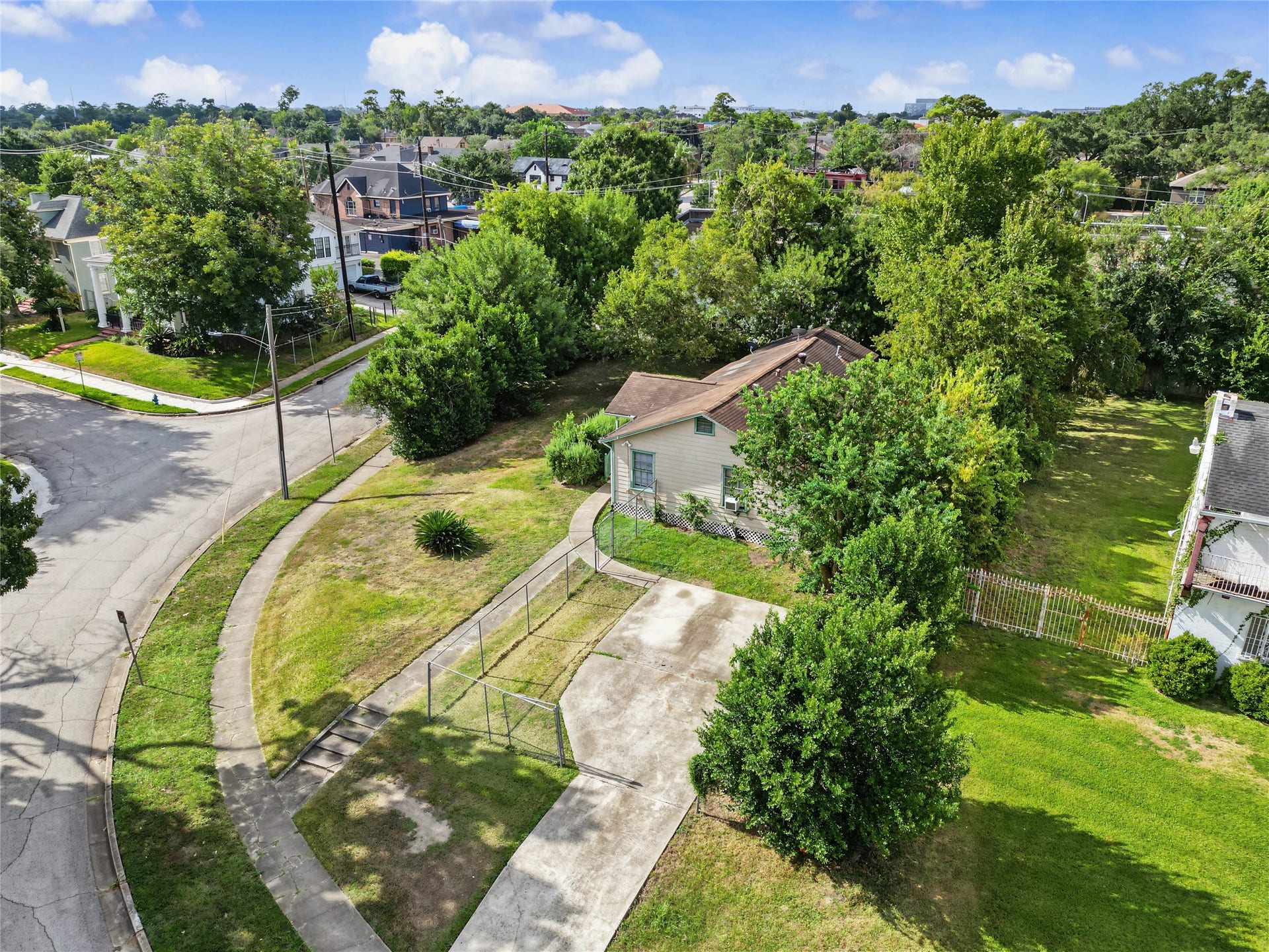 5130 Live Oak Street, Houston, TX 77004