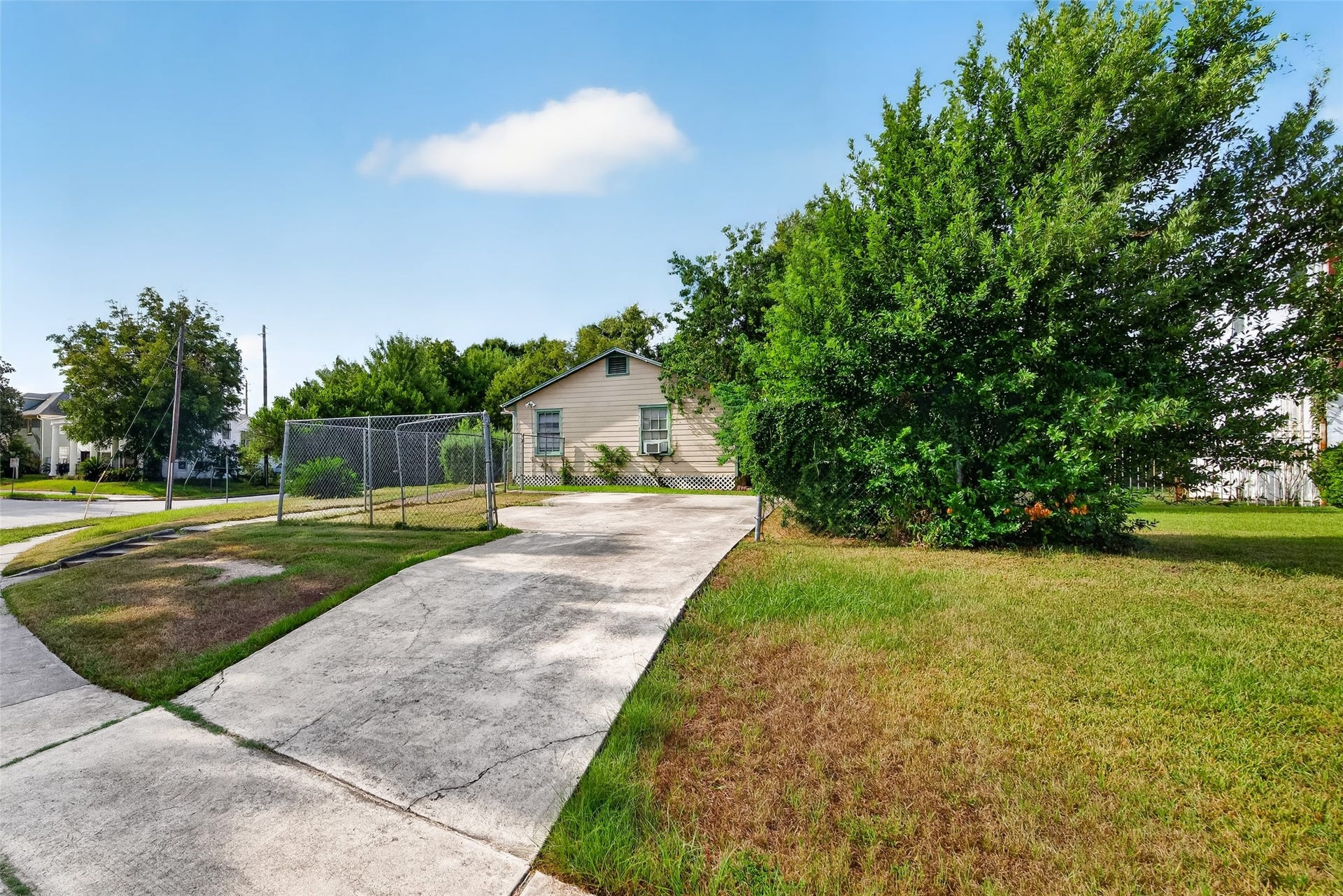 5130 Live Oak Street, Houston, TX 77004