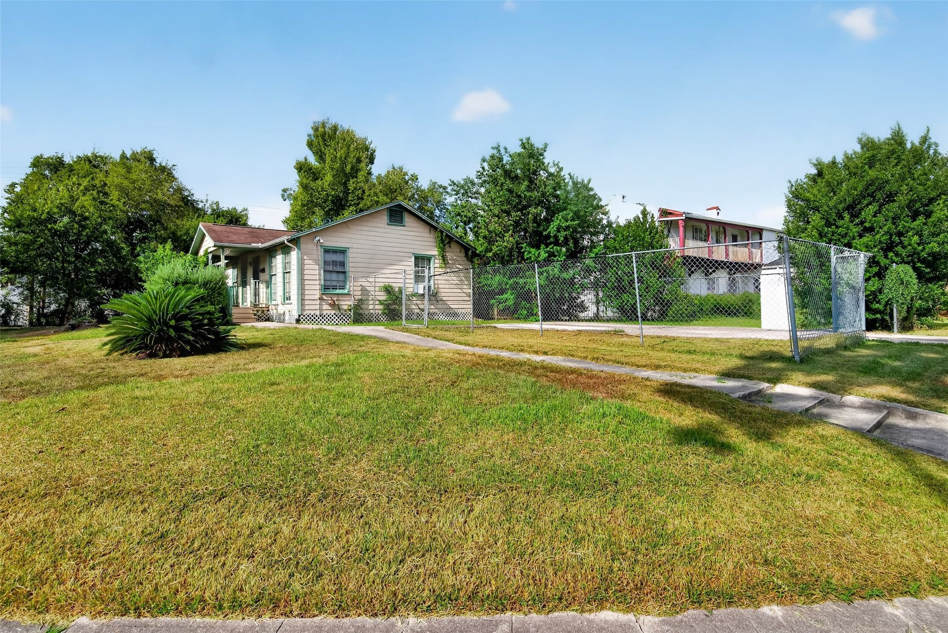 5130 Live Oak Street, Houston, TX 77004