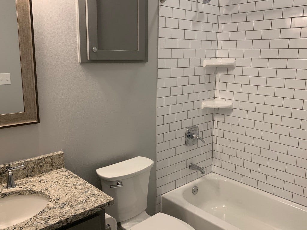 2509 S Grand Boulevard, Pearland, TX 77581 Unit B guest bath