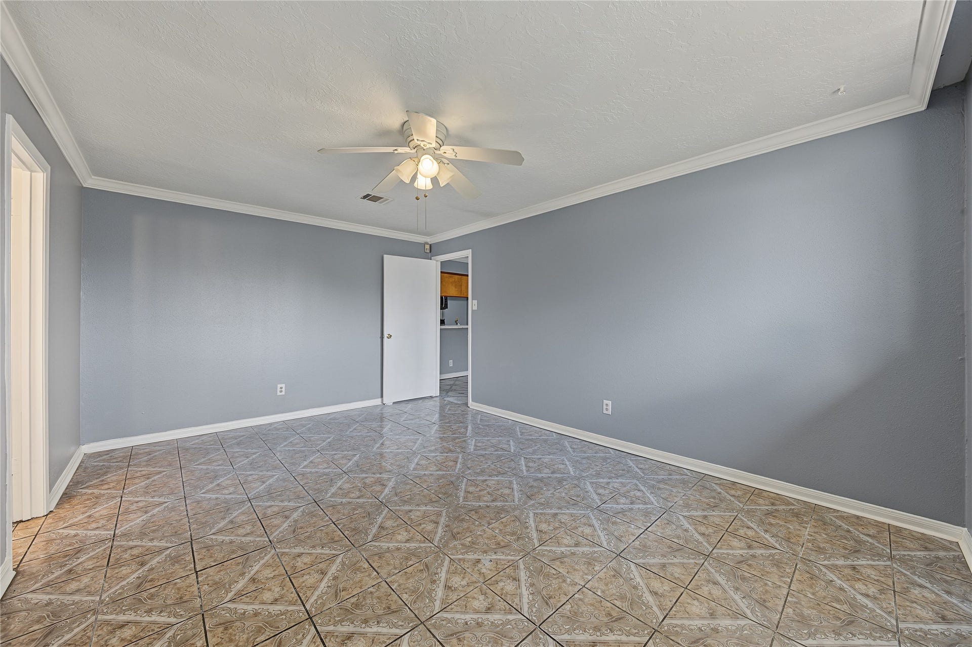 7510 Baneway Drive, Houston, TX 77072 Spacious primary bedroom offering a neutral canvas ready for your personal touch.