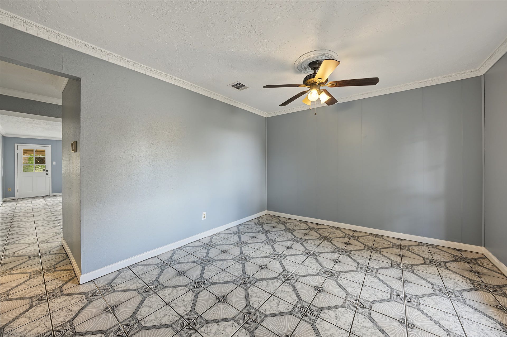 7510 Baneway Drive, Houston, TX 77072 Bright living area featuring fresh interior paint and great natural light.