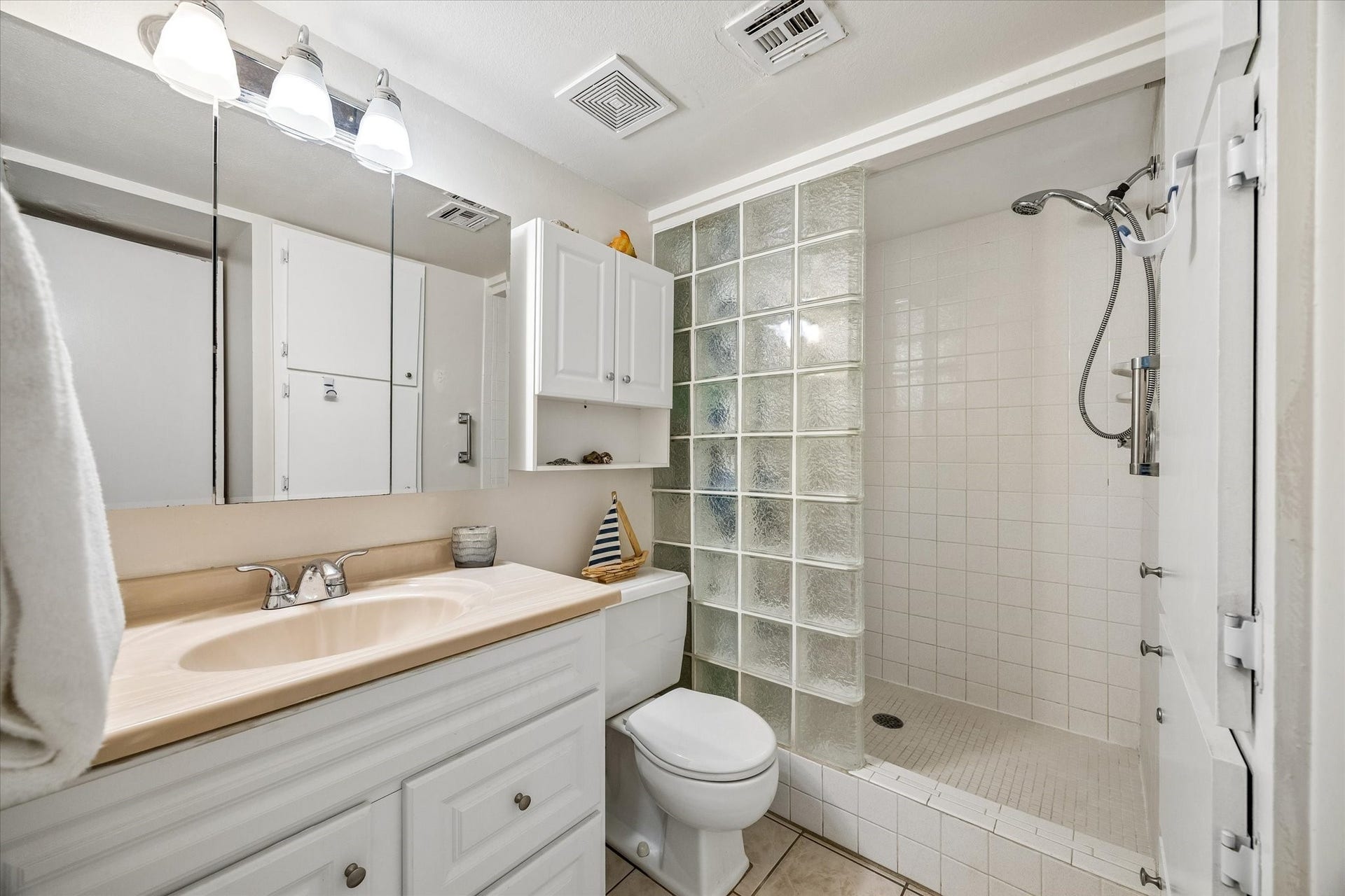 7310 Seawall Boulevard, #402, Galveston, TX 77551 7310 Seawall Boulevard, #402, Galveston, TX 77551