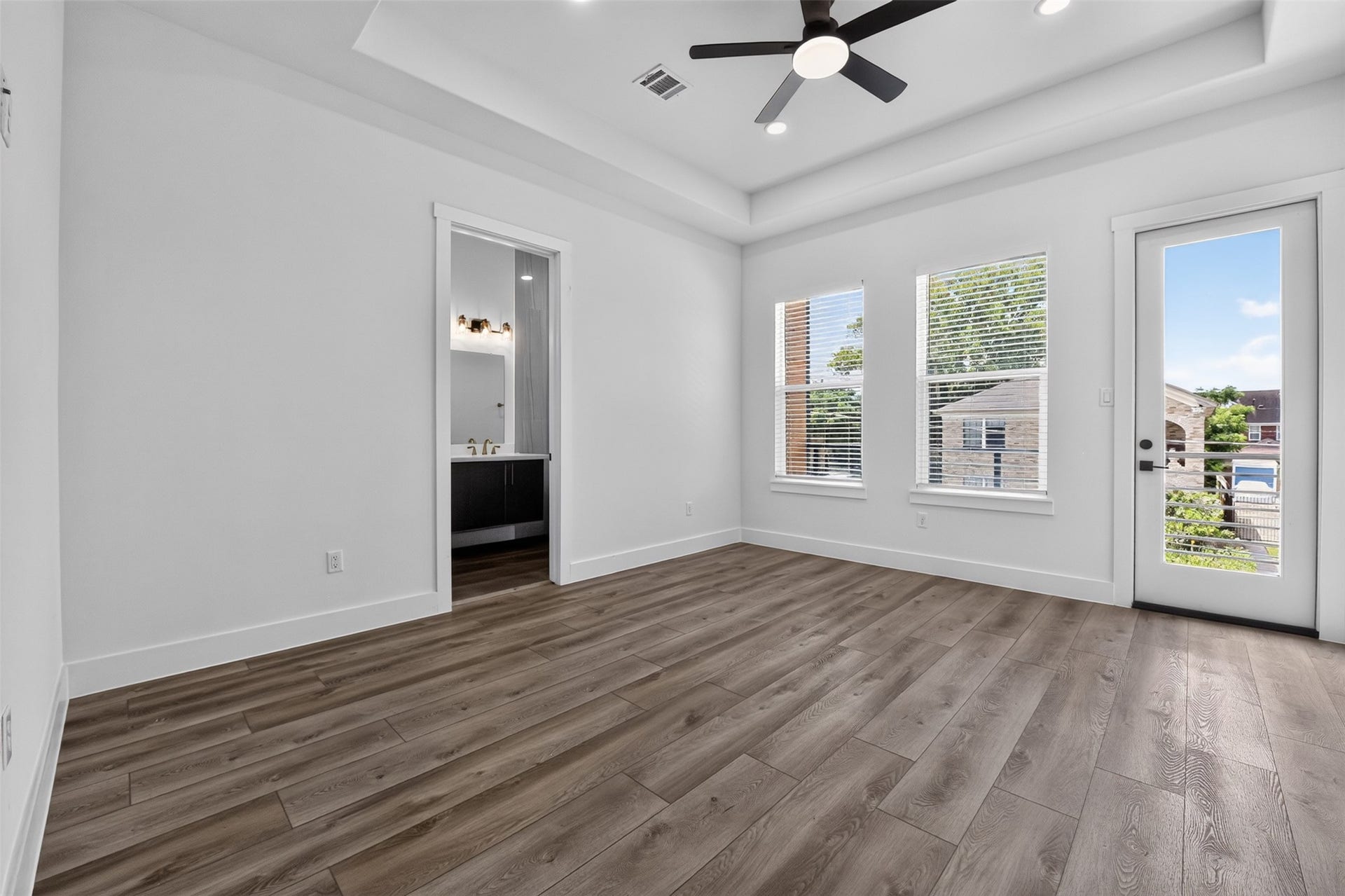 2911 Wichita Street, Houston, TX 77004 A true sanctuary, the expansive primary bedroom offers comfort and sophistication with a beautifully finished ensuite bath and a covered balcony designed for peaceful mornings and evening relaxation.