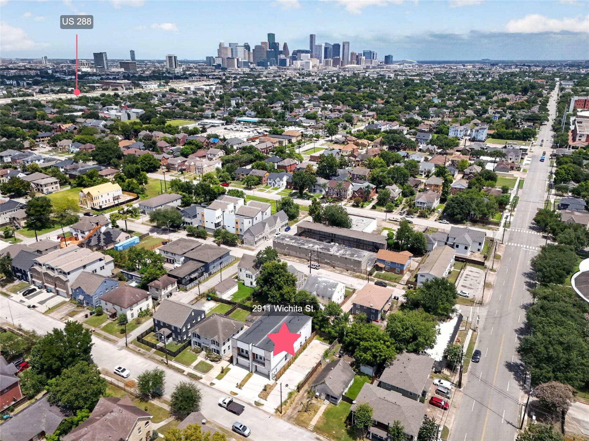 2911 Wichita Street, Houston, TX 77004 Seamless access to 288, I-45 & 59putting River Oaks shopping, dining, and Houstons major airports within easy reach.