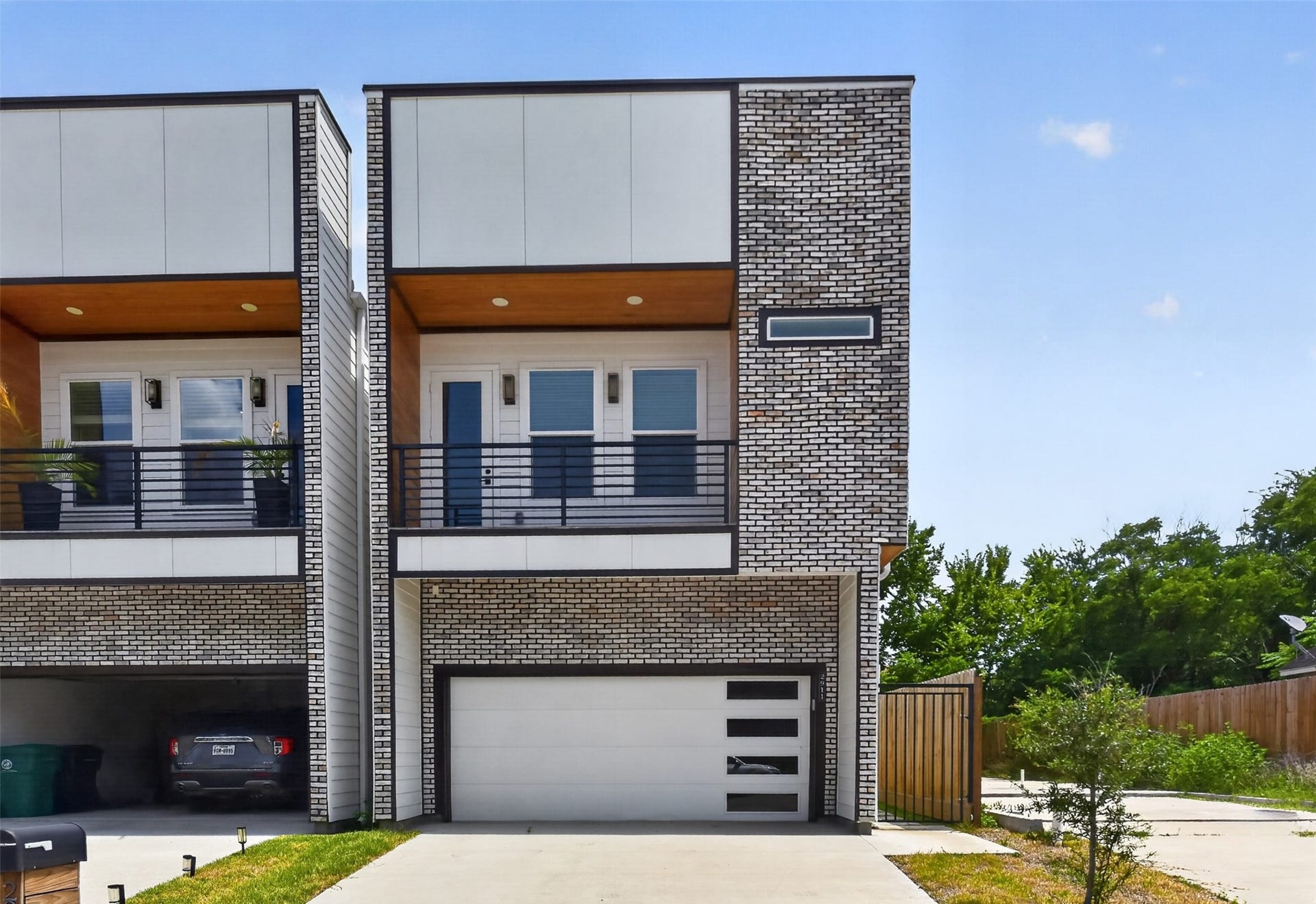 2911 Wichita Street, Houston, TX 77004 A striking two-story elevation welcomes you with timeless curb appeal, a private balcony, and a dedicated driveway offering convenient guest parking.