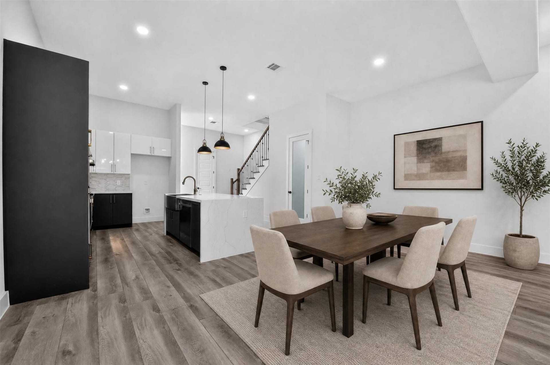 2911 Wichita Street, Houston, TX 77004 Gather, dine, and celebrate in a dining room that flows seamlessly from the heart of the homethe expansive chef's kitchen.