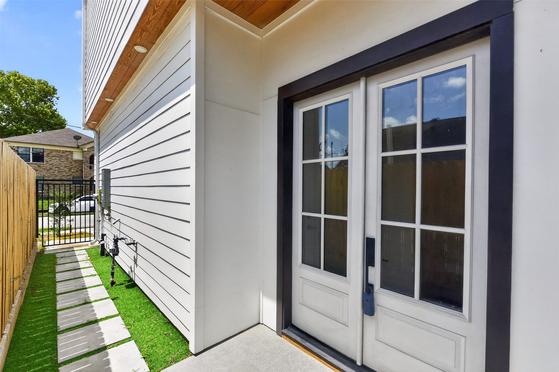 2911 Wichita Street, Houston, TX 77004 A thoughtfully designed gated entrance creates a sense of privacy and distinction, guiding you along a welcoming path to the front door.