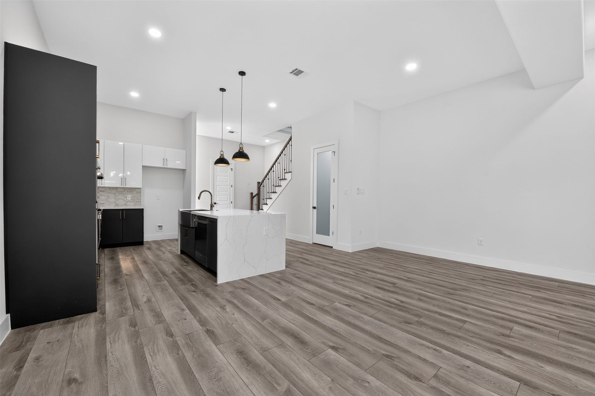 2911 Wichita Street, Houston, TX 77004 Experience the beauty of connected living in this expansive first-floor layout, where the kitchen, dining, and living areas blend seamlessly with a stylish staircase guiding you to the private bedroom level. The nearby half bath adds function and ease for everyday living and entertaining.