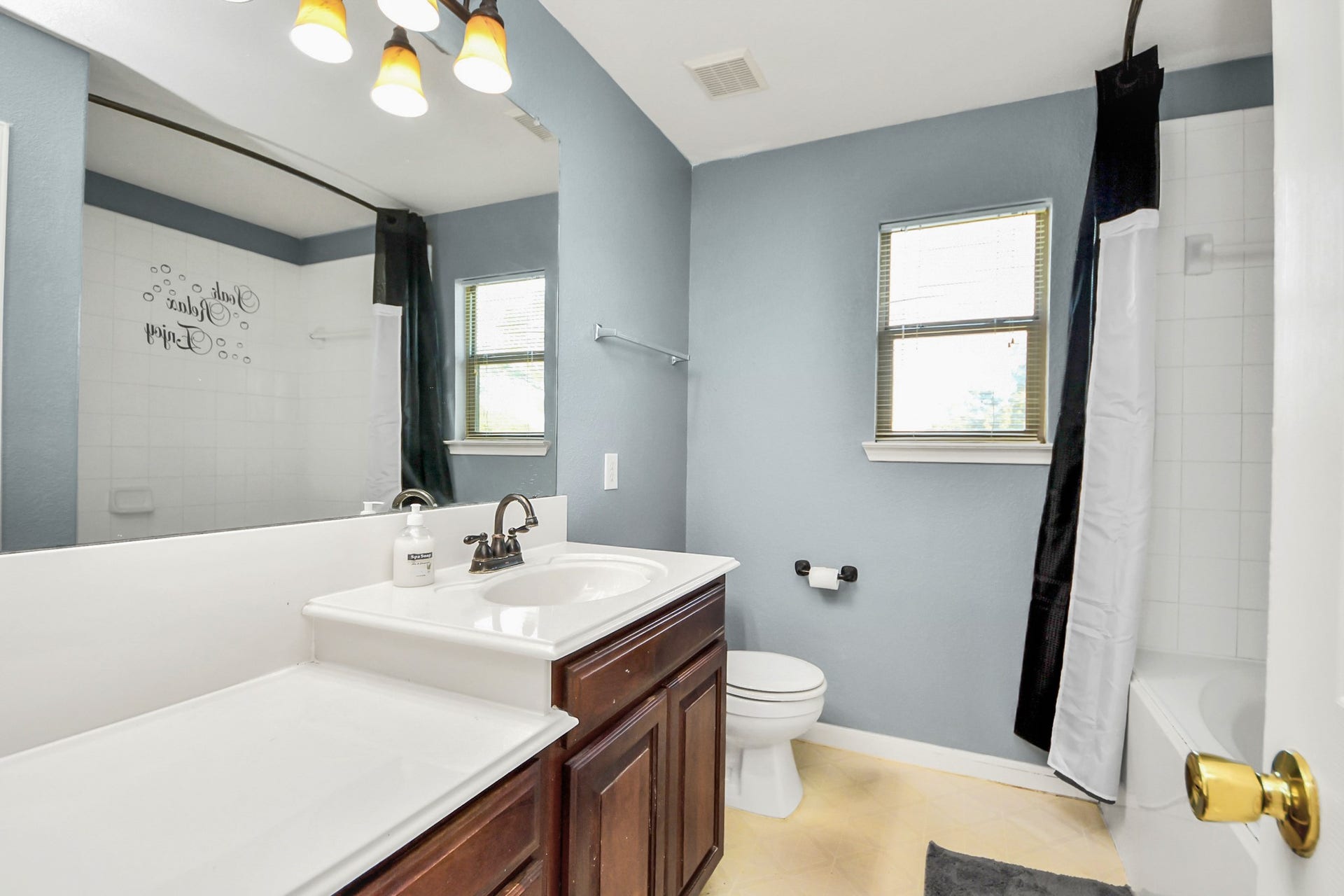 7903 Barnes Ridge Lane, Houston, TX 77072 Primary Bath